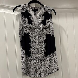 INC L Black & White Lace-Pattern Sleeveless V-Neck Top 💕